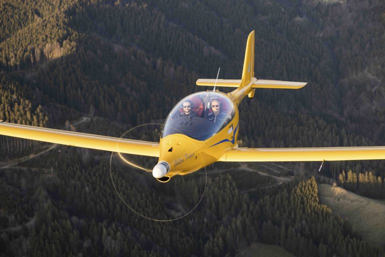 et-flight-pilots-dark-8456-scaled